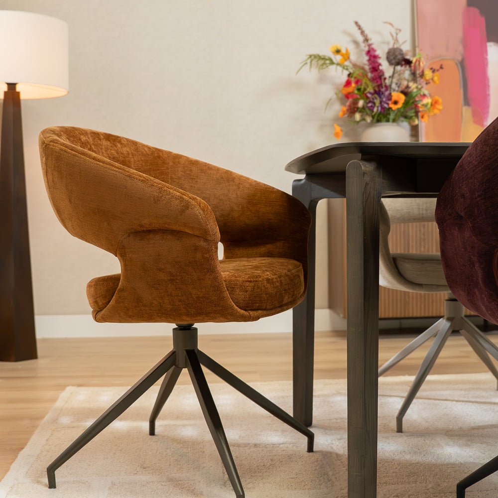 Eetkamerstoelen-Eetkamerstoel Suzie draaibaar velvet oker Geel-Dimehouse