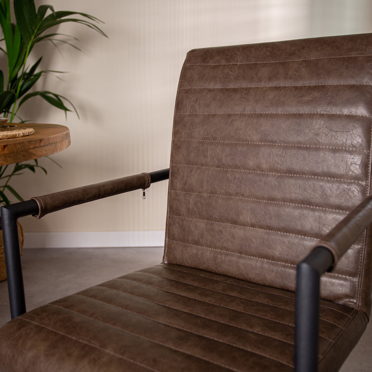 Dining room chair Bras Dimehouse Taupe LxWxH 73x59x58 Faux leather Atmospheric photo detail