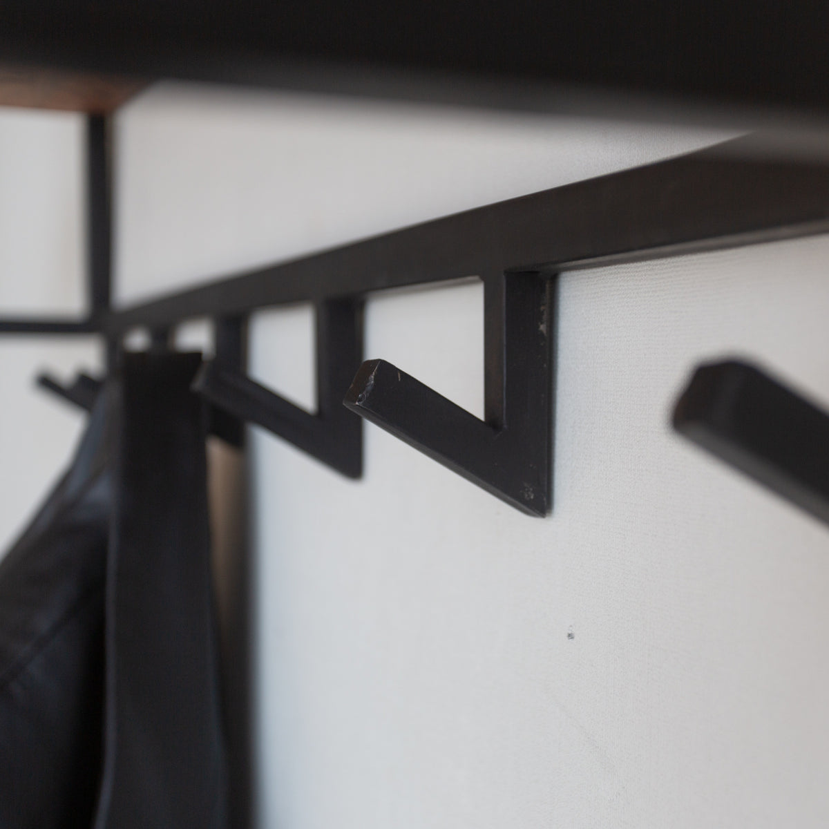 Coat rack Niels DH Interior Acacia LxWxH 102x37x30 Acacia wood Atmosphere photo different