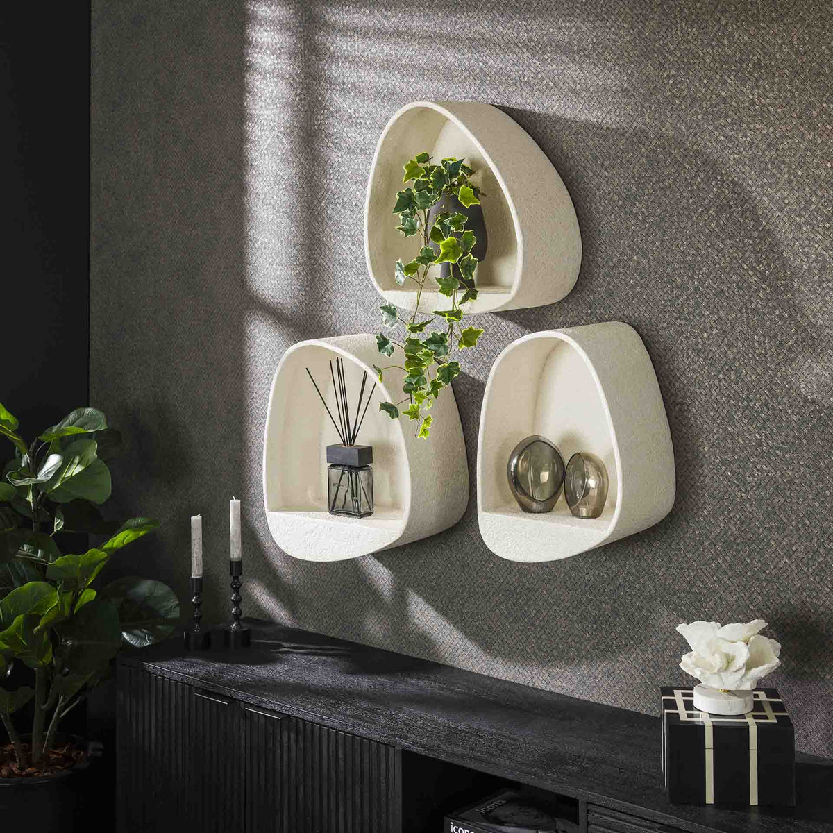 Wall racks - Wall rack Zaya triangular marble composite - Dimehouse