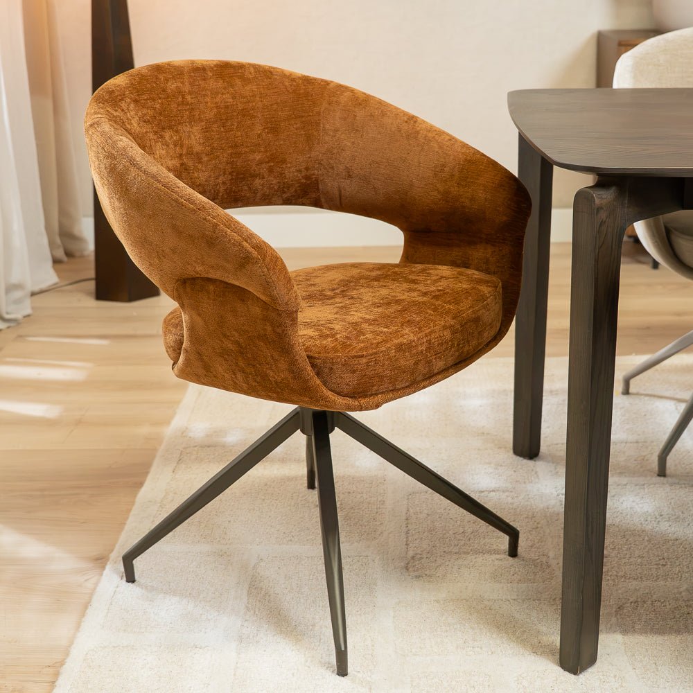 Eetkamerstoelen-Eetkamerstoel Suzie draaibaar velvet oker Geel-Dimehouse