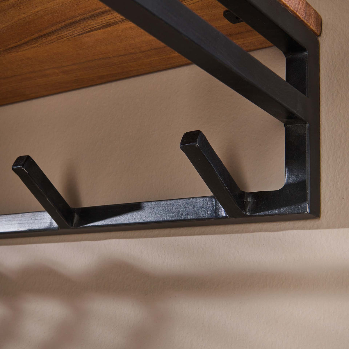 Coat rack Henry DH Interior Acacia LxWxH 106x42x22 Acacia wood Atmospheric photo detail